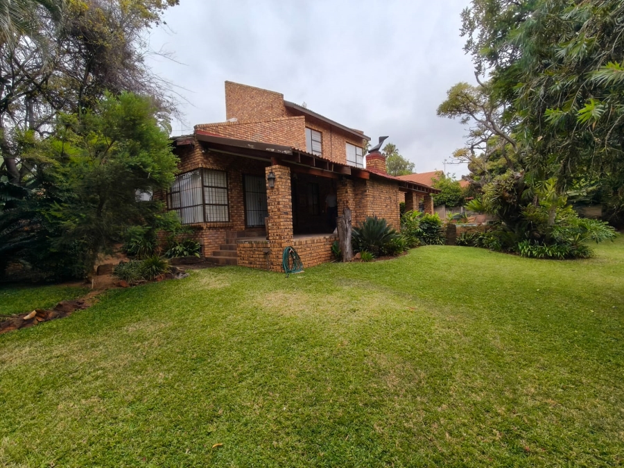 5 Bedroom Property for Sale in Safari Gardens North West